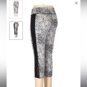 Capri Mid-Rise black and white dotted leggings